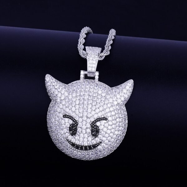 Collier Pendentif Expression Démoniaque Doré - 5