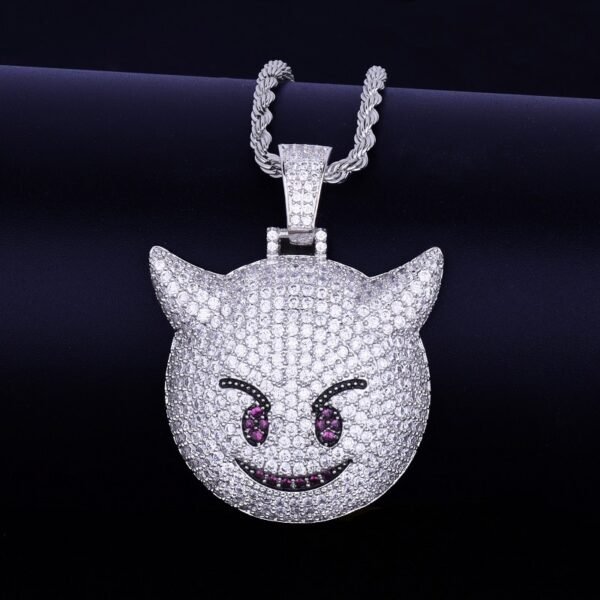 Collier Pendentif Expression Démoniaque Doré - 7