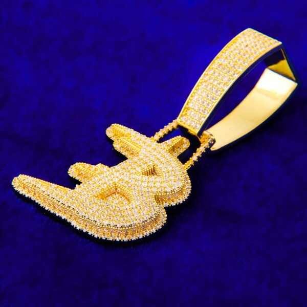 Pendentif lettre initiale pour hommes doré
