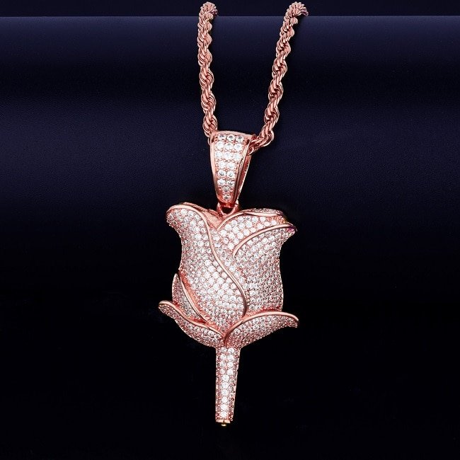 Collier avec pendentif rose pour hommes orné de zircon cubique