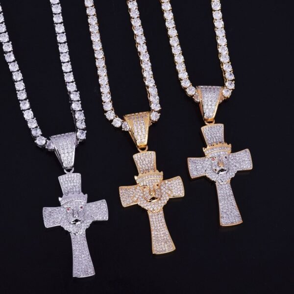 Pendentif Croix avec Tête de Lion Dorée - 2