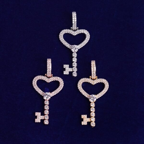 Collier clé pour femmes en doré orné de strass - 3
